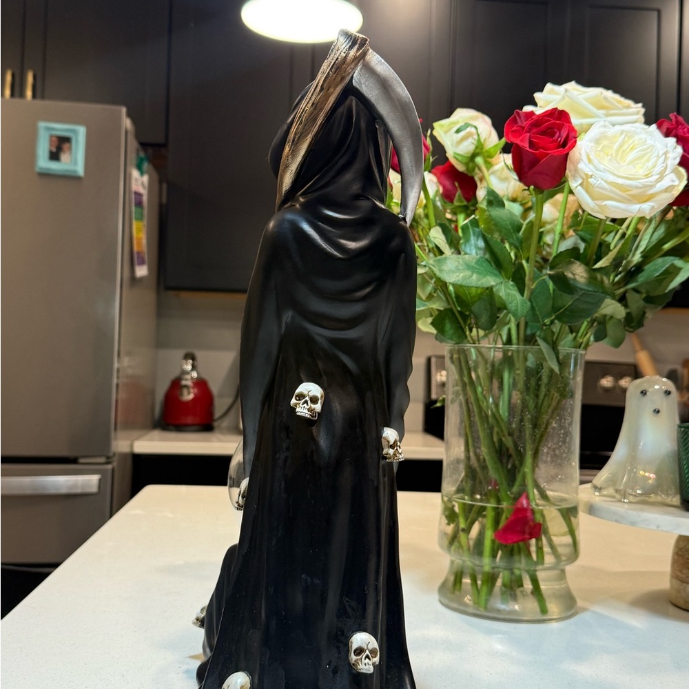 Grim Reaper Halloween Decor with Crystal Plasma Tesla BALL - Picture 5 of 15